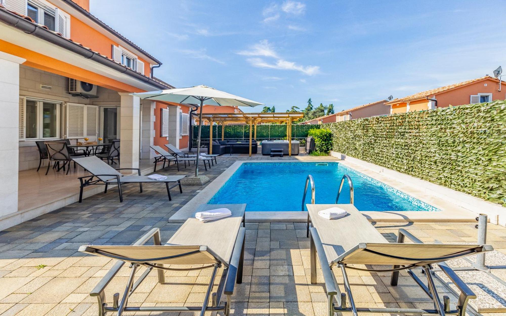 Lotus Villas Resort Pula Exterior photo